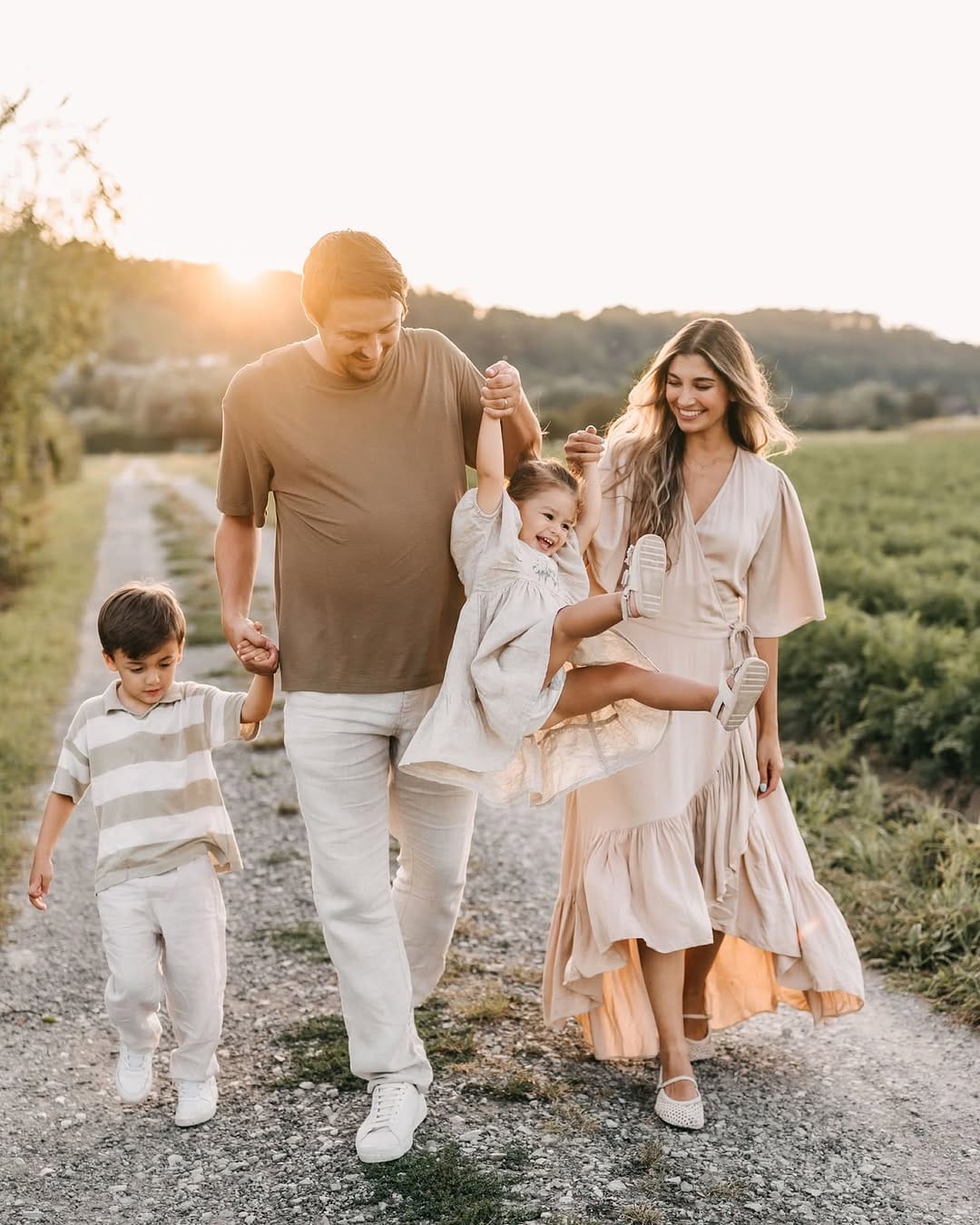 Post 9 by Aga | Family & Maternity Photographer | Alicante Benidorm Calp on Instagram (carousel)