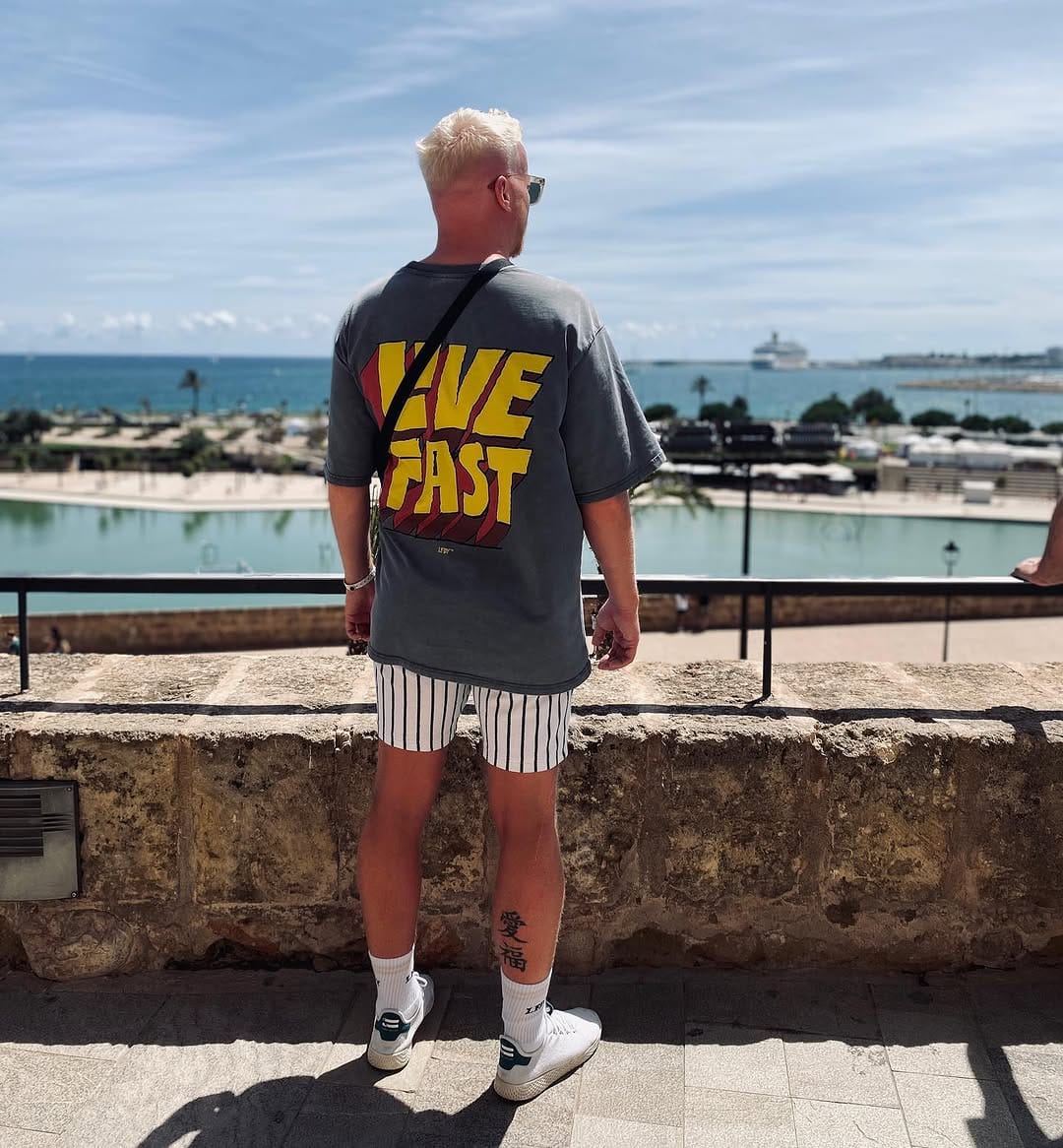 Post 4 by Julian on Instagram (image)
