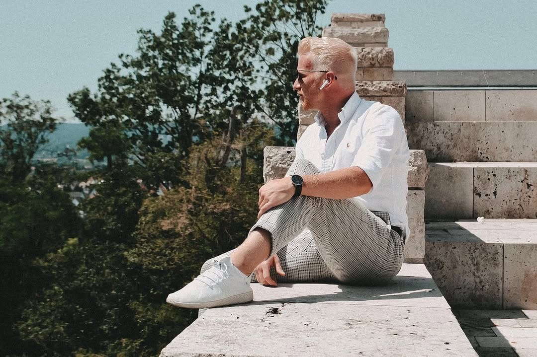 Post 6 by Julian on Instagram (image)