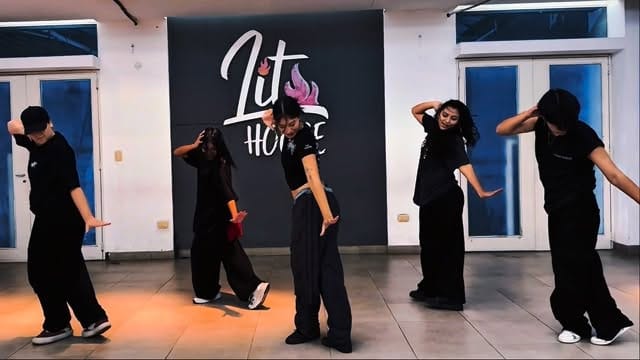 Post 4 by LIT HOUSE🔥🏠 on Instagram (video)