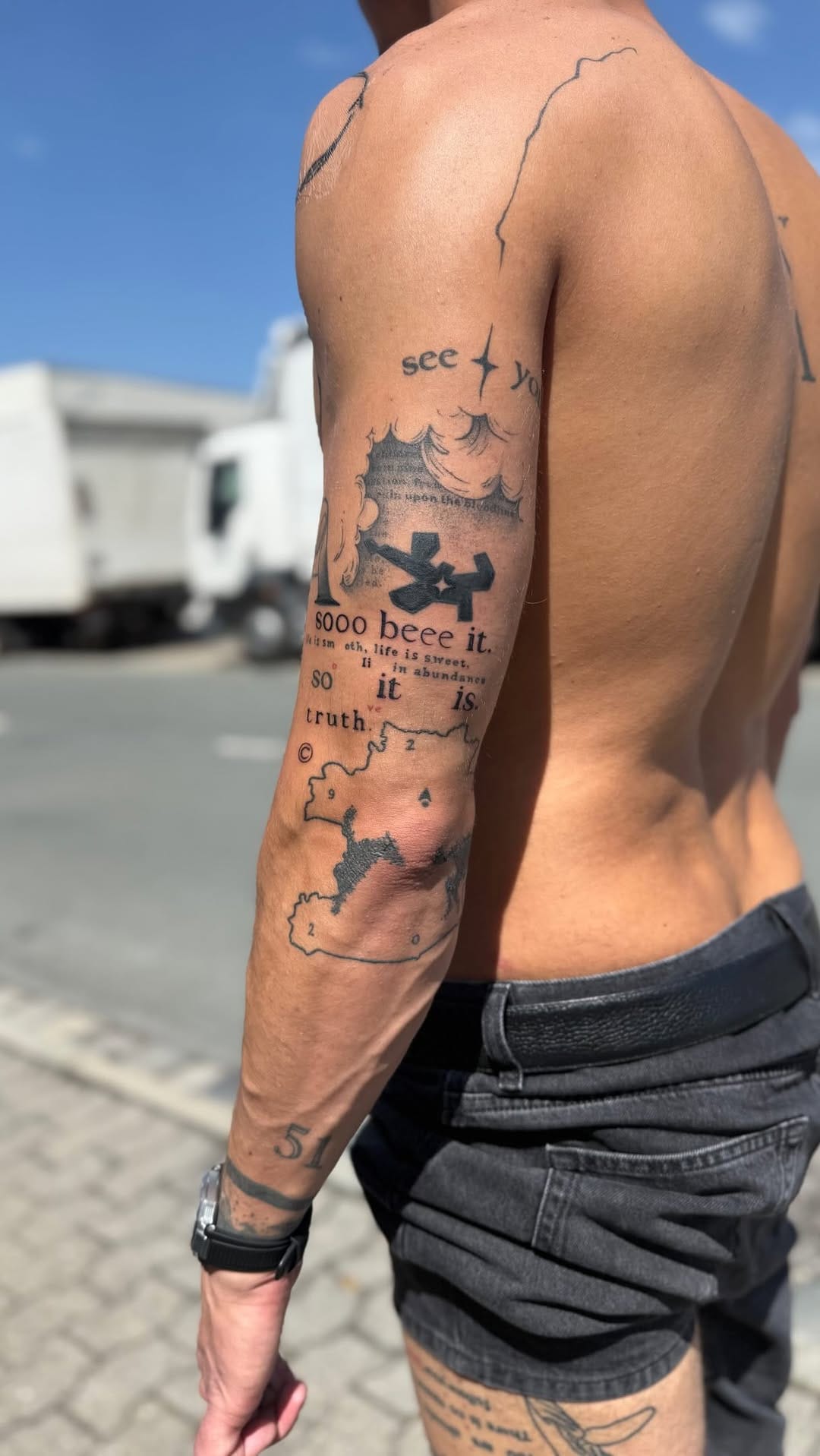 Post 2 by Tattoo Nürnberg Kyiv Киïв on Instagram (video)