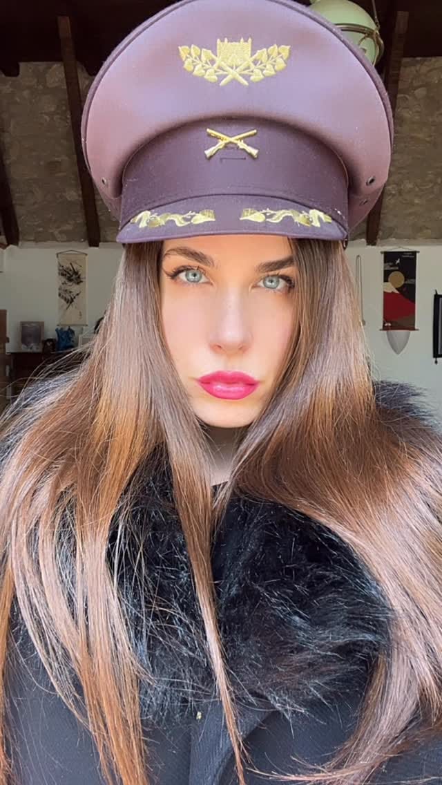 Post 3 by Jessica Gomez | Fashion & Jewelry Model on Instagram (video)