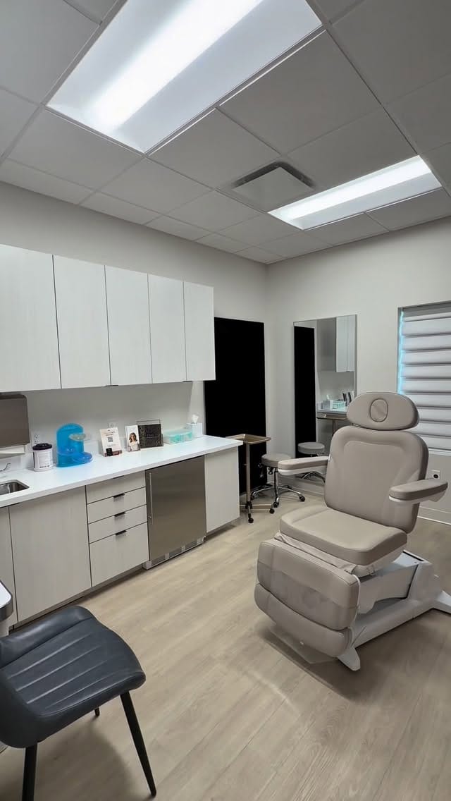 Post 1 by Chelsea Stoll, PA-C & Ashley Nunez, PA-C on Instagram (video)