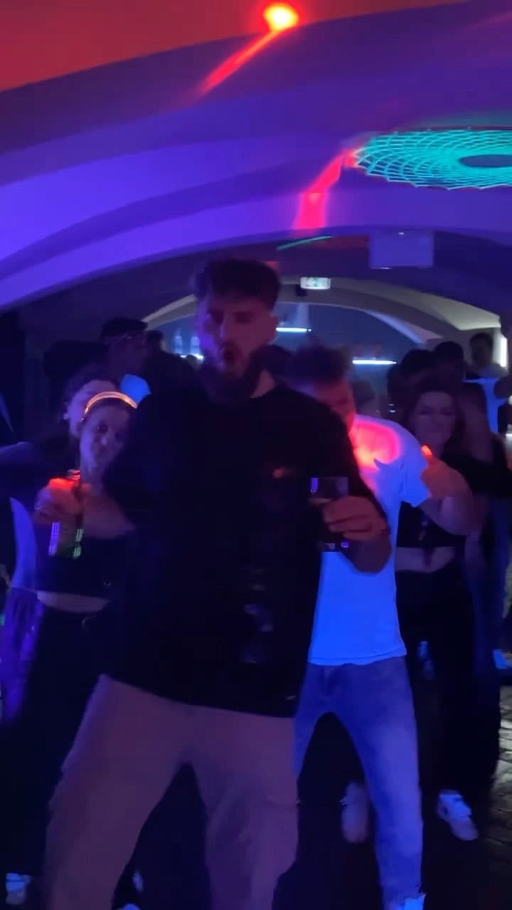 Post 6 by Melux 🔵 on Instagram (video)
