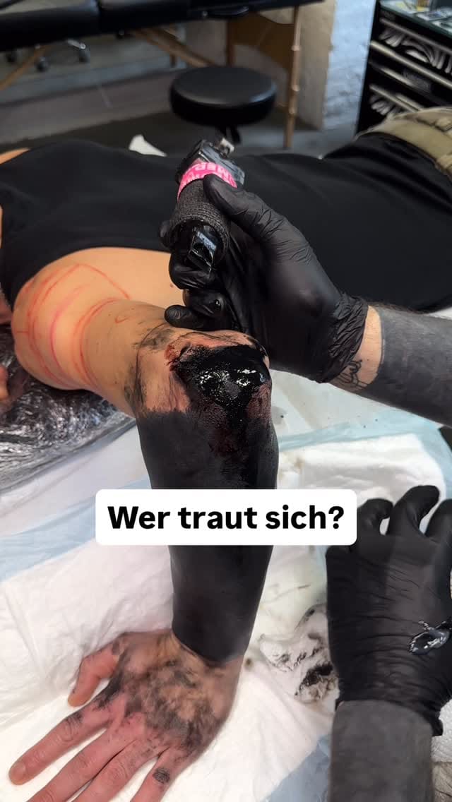 Post 3 by ANTONIS MEGAS / BLACKWORK & COVERUP TATTOOS/ BERLIN on Instagram (video)