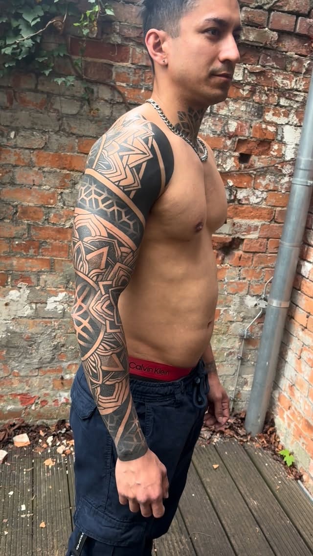 Post 2 by ANTONIS MEGAS / BLACKWORK & COVERUP TATTOOS/ BERLIN on Instagram (video)
