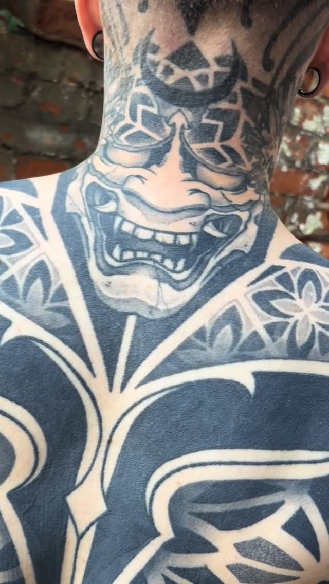Post 7 by ANTONIS MEGAS / BLACKWORK & COVERUP TATTOOS/ BERLIN on Instagram (video)