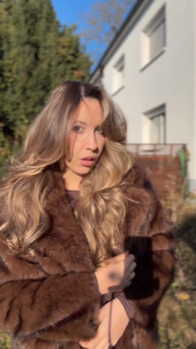 Post 10 by Nesrine on Instagram (video)
