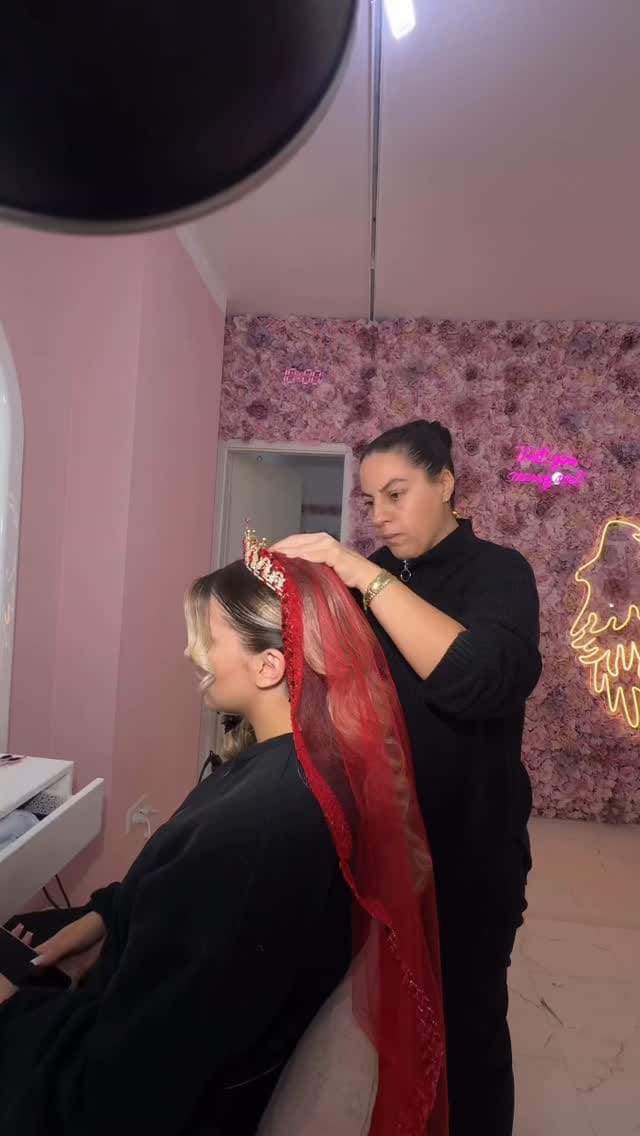 Post 2 by Brautstylistin 👰🏻‍♀️💕Für den schönsten Tag im Leben on Instagram (video)