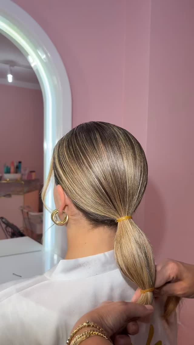 Post 4 by Brautstylistin 👰🏻‍♀️💕Für den schönsten Tag im Leben on Instagram (video)