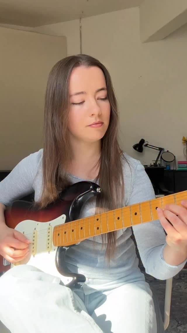 Post 2 by Julia Lange on Instagram (video)