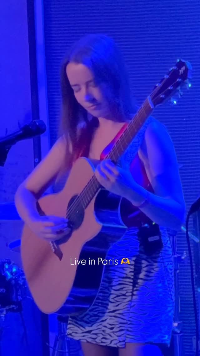 Post 8 by Julia Lange on Instagram (video)