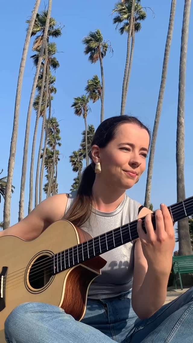 Post 7 by Julia Lange on Instagram (video)