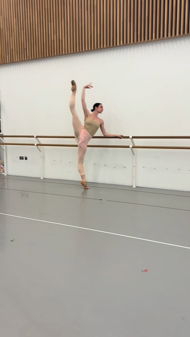 Post 4 by Anna Nevzorova on Instagram (video)