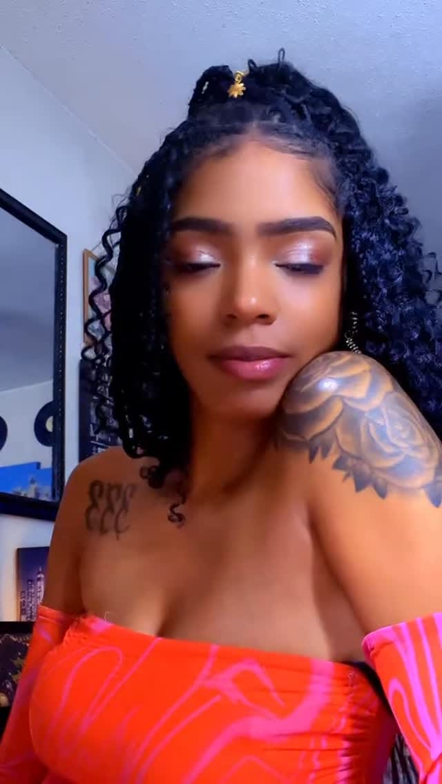 Post 5 by 🕸 𝐸𝒮𝒮𝐸𝒩𝒞𝐸 𝑜𝒻 𝐻𝒾𝓅 𝐻𝑜𝓅 🕸 on Instagram (video)