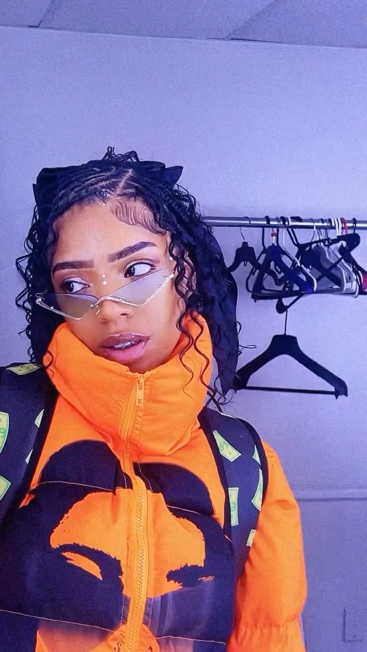 Post 4 by 🕸 𝐸𝒮𝒮𝐸𝒩𝒞𝐸 𝑜𝒻 𝐻𝒾𝓅 𝐻𝑜𝓅 🕸 on Instagram (video)