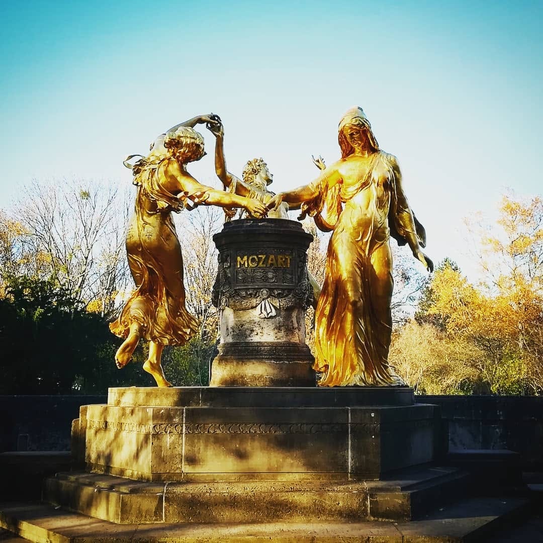 Post 4 by Typisch Dresdn on Instagram (image)