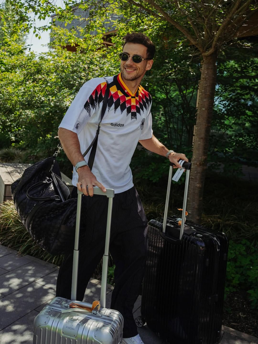 Post 1 by Leon Goretzka on Instagram (carousel)