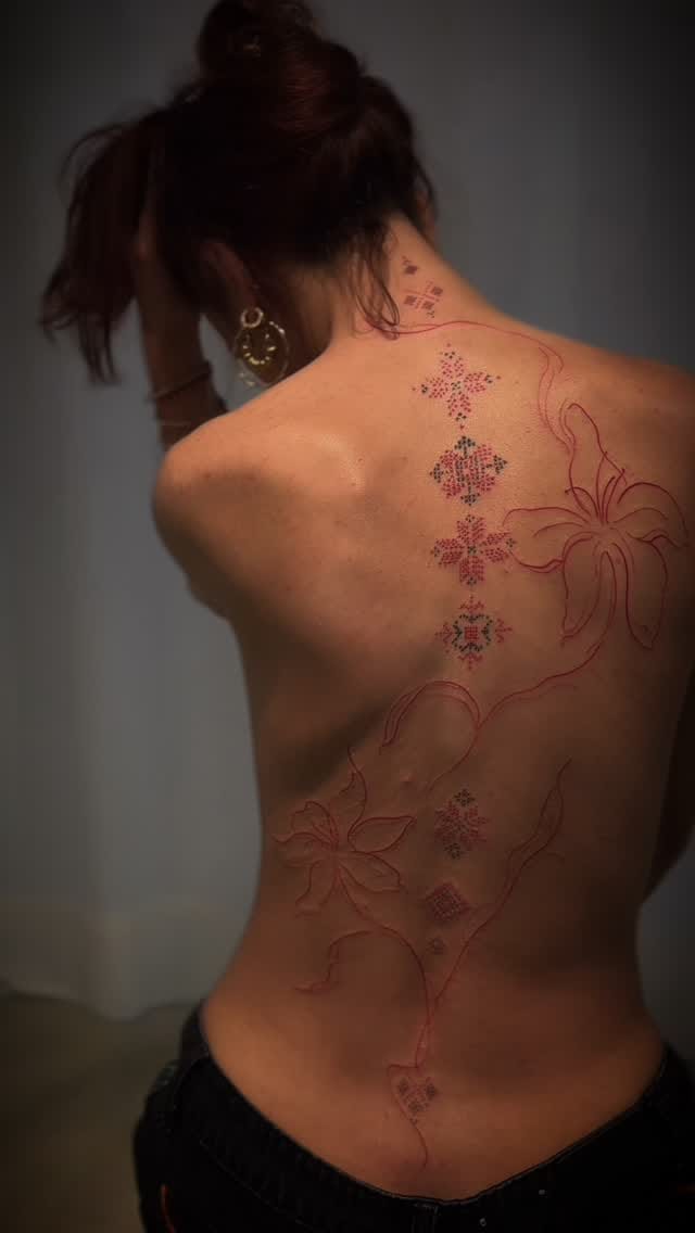 Post 9 by Finelinetattoos Stuttgart/Esslingen/Valencia on Instagram (video)