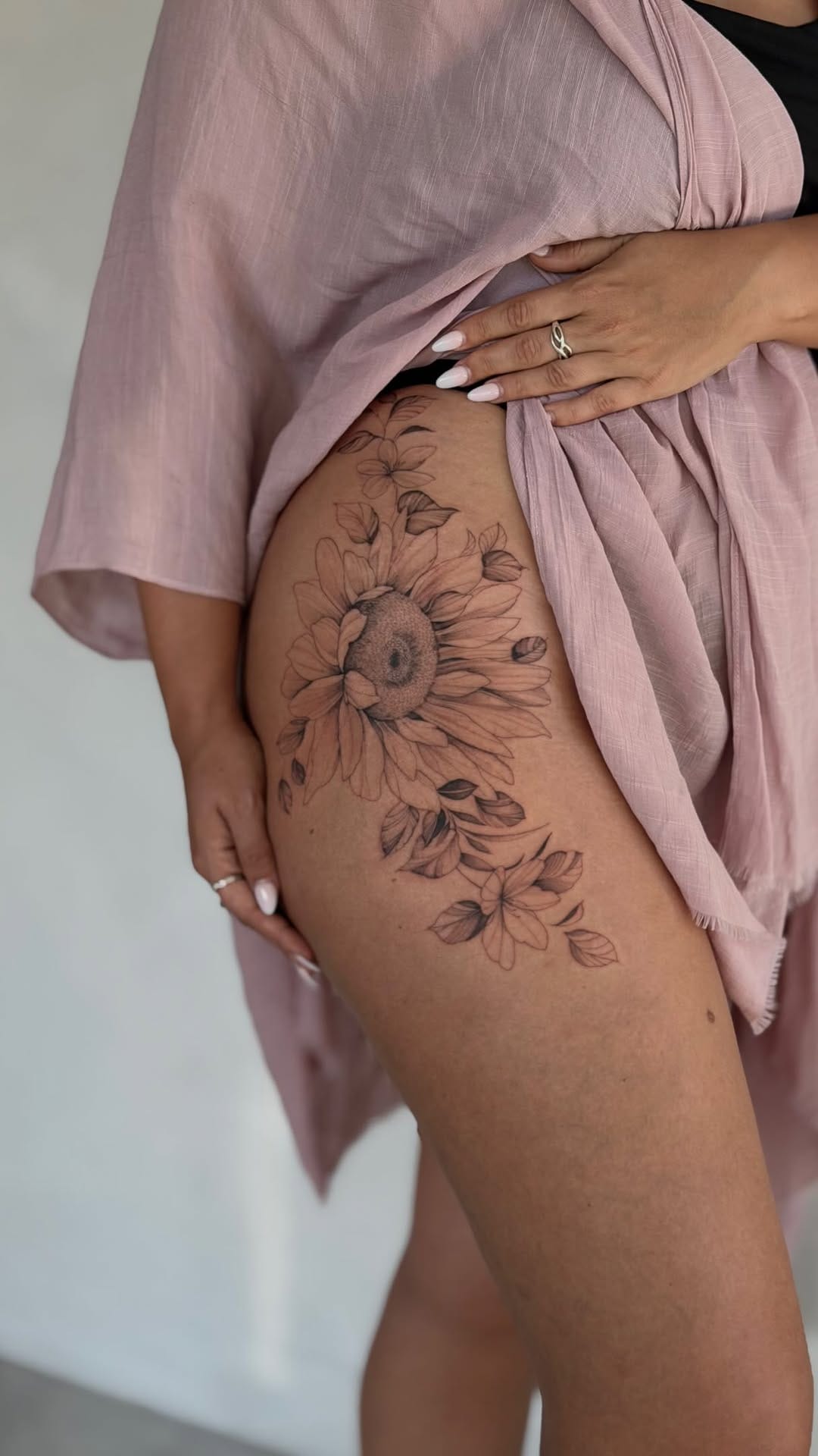Post 3 by Finelinetattoos Stuttgart/Esslingen/Valencia on Instagram (video)