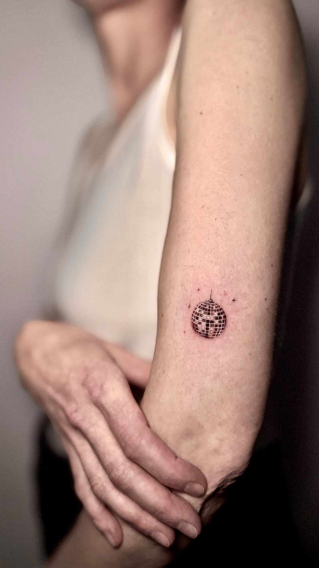 Post 6 by Finelinetattoos Stuttgart/Esslingen/Valencia on Instagram (video)