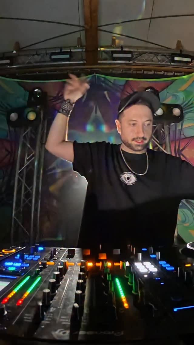 Post 4 by Mark Dekoda on Instagram (video)