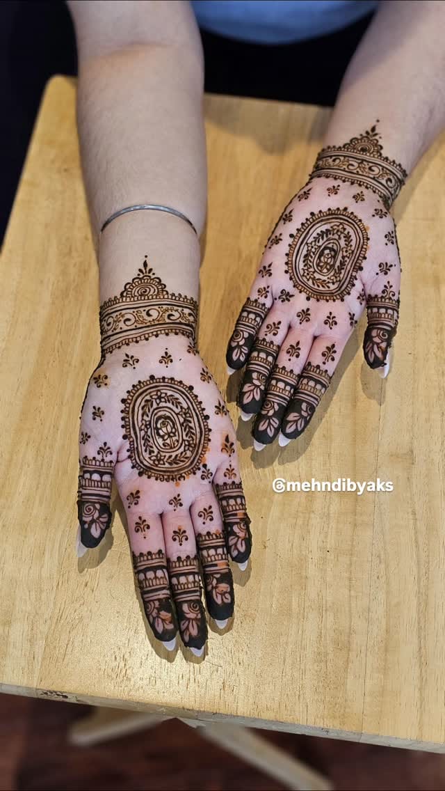 Post 5 by Toronto Henna artist on Instagram (video)