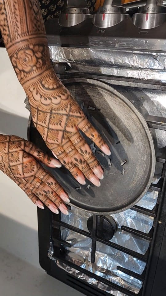 Post 9 by Toronto Henna artist on Instagram (video)