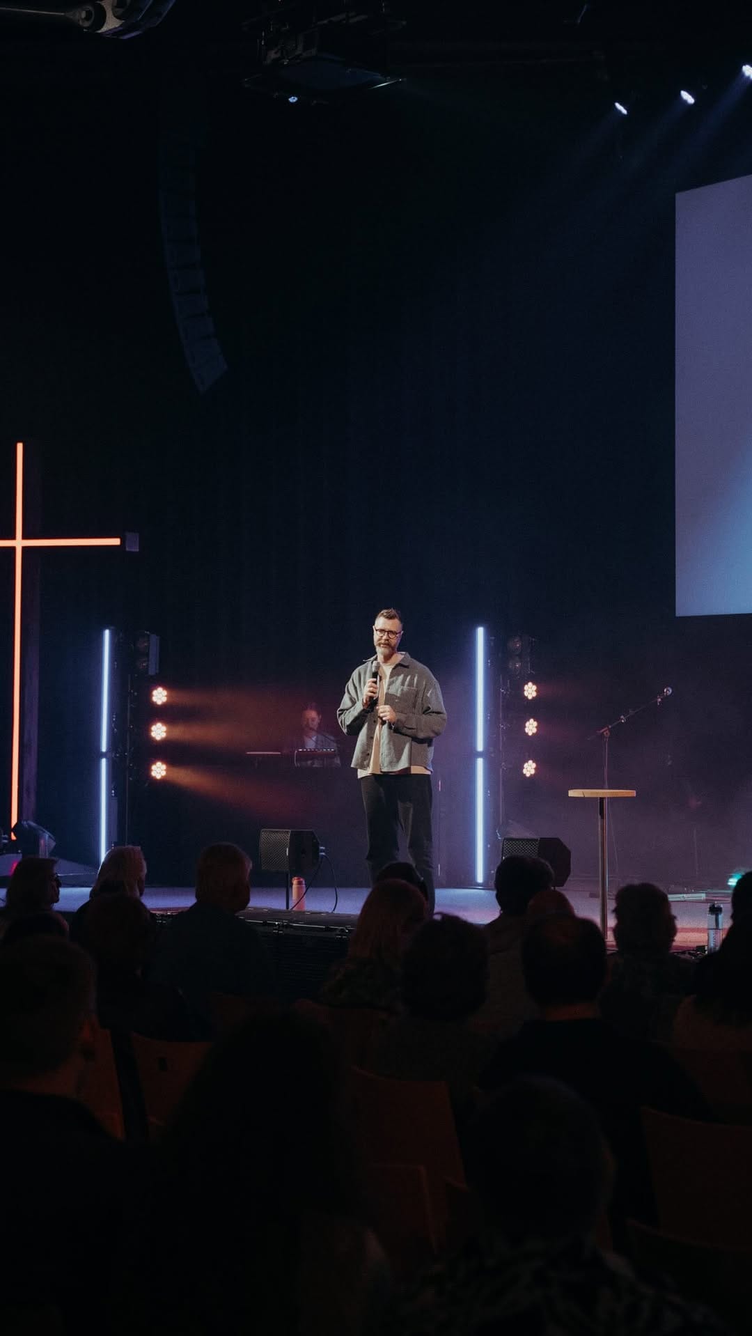 Post 2 by hoop Kirche on Instagram (video)