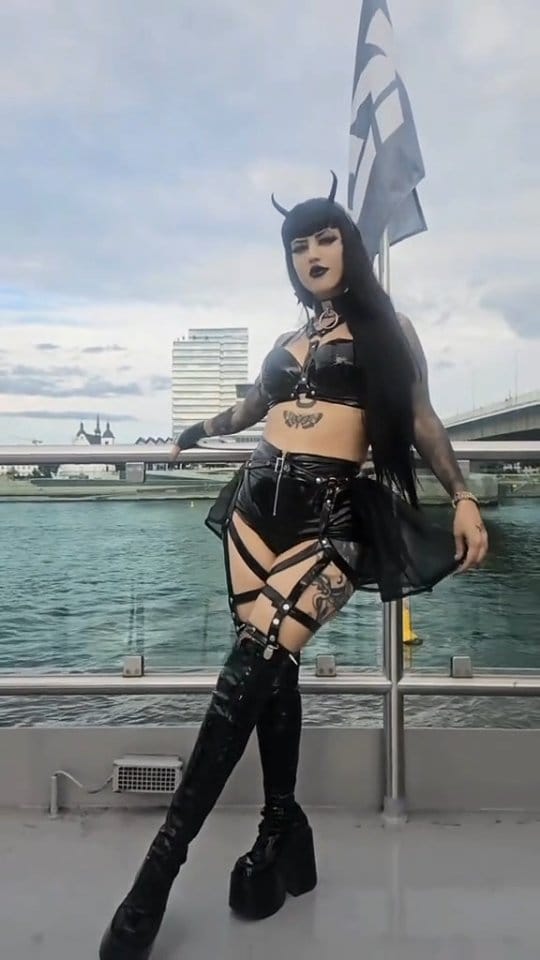 Post 3 by Cherrylips Model on Instagram (video)