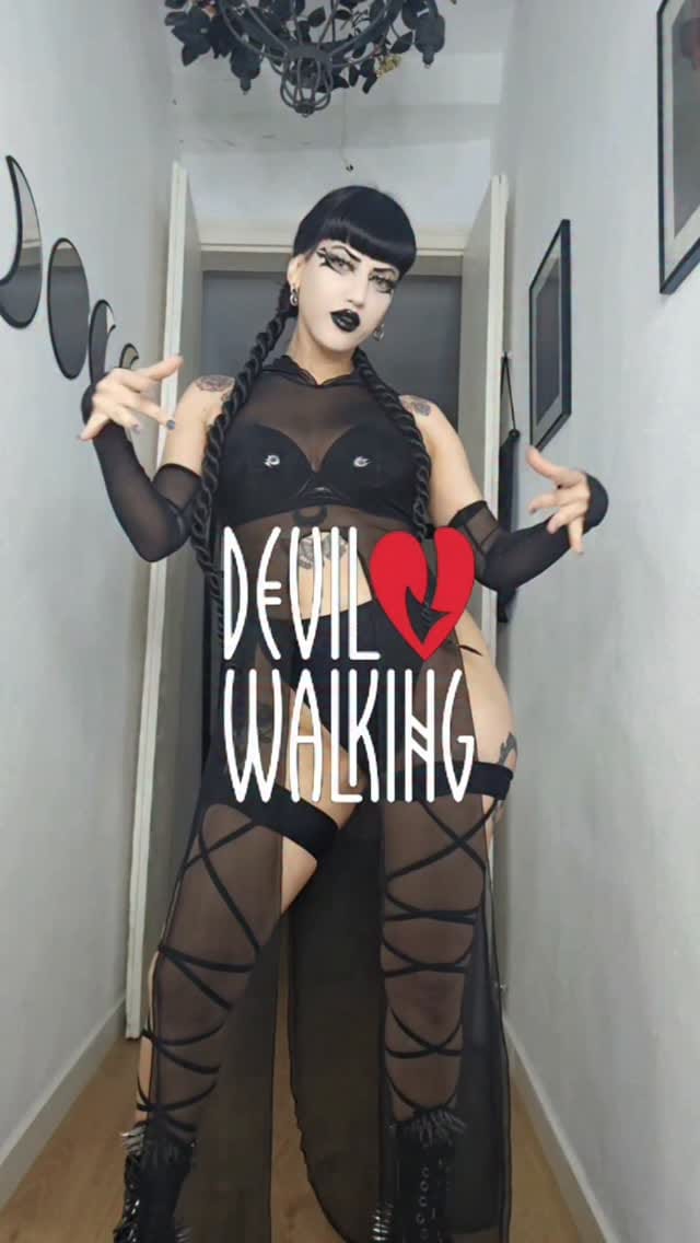 Post 1 by Cherrylips Model on Instagram (video)