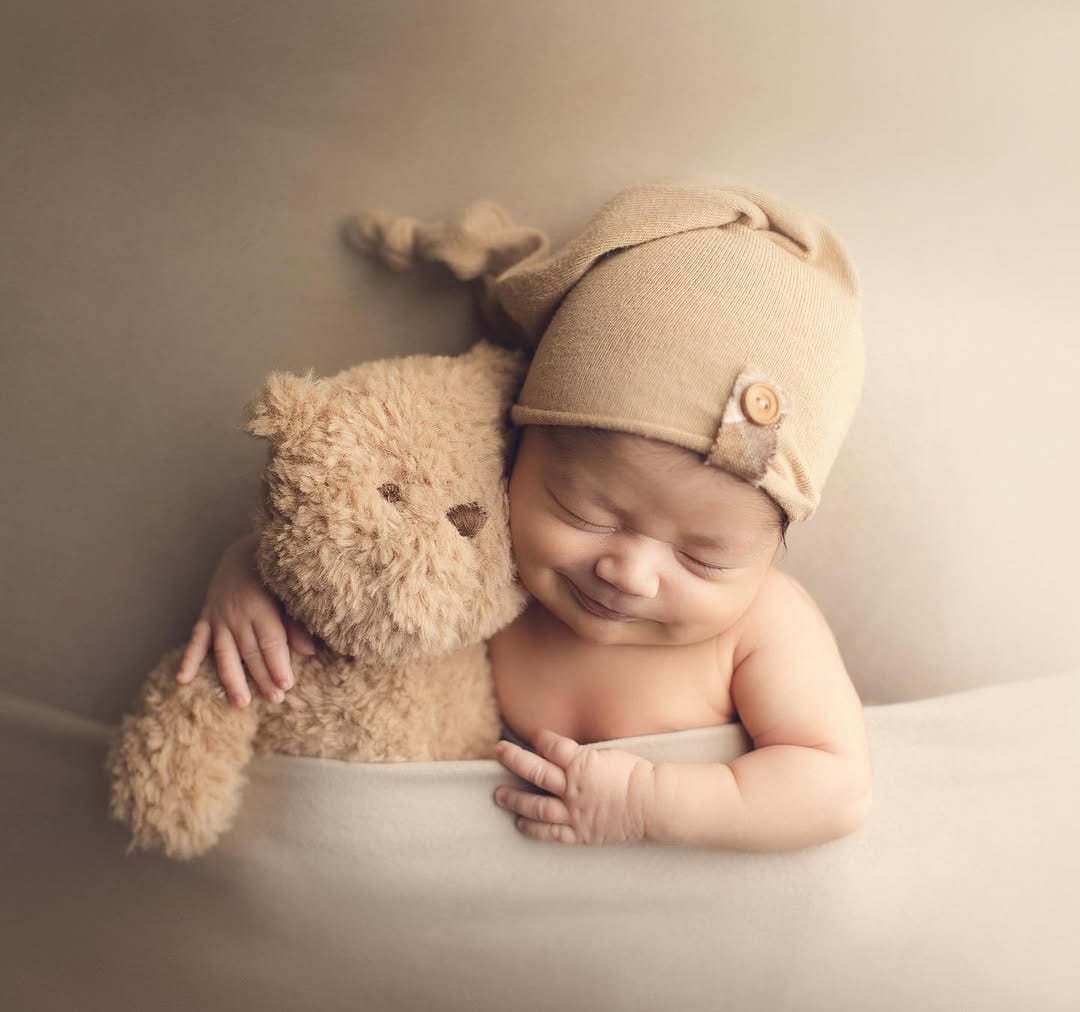 Post 10 by Jafar Edrisi - Newborn & Maternity photographer Vancouver, BC on Instagram (carousel)