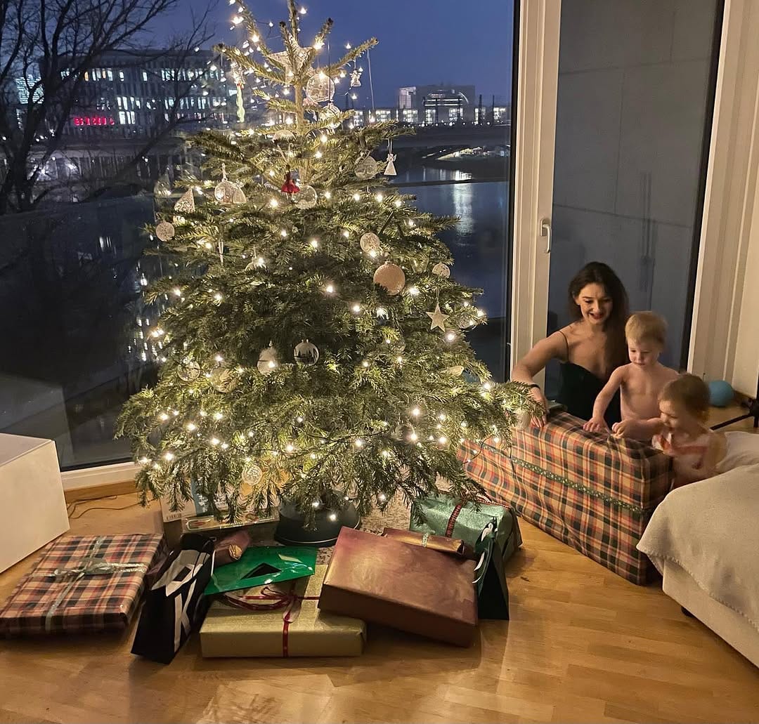 Post 8 by Jennifer Juliette on Instagram (image)