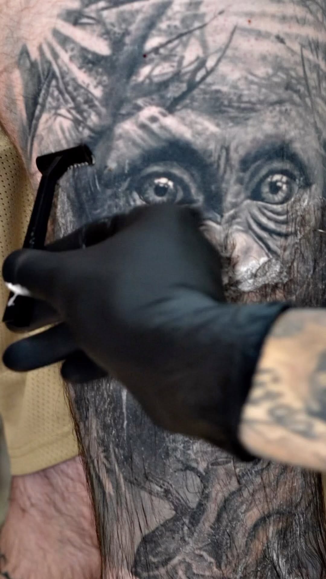 Post 9 by Leonardo Acosta | Tattoo Artist on Instagram (video)