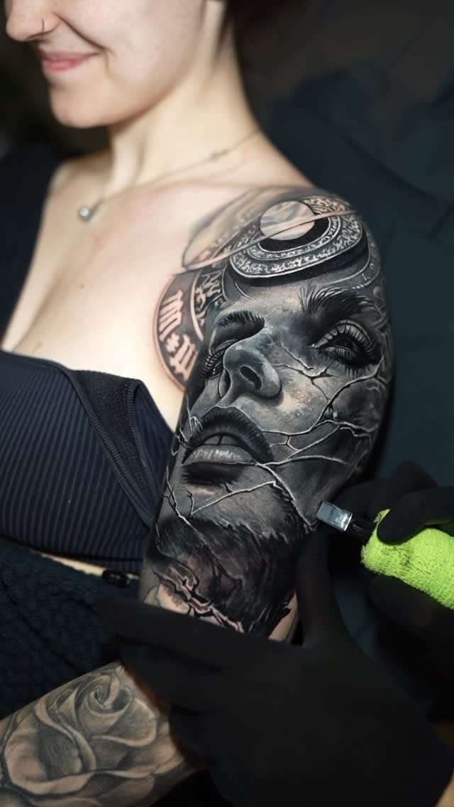 Post 1 by Leonardo Acosta | Tattoo Artist on Instagram (video)