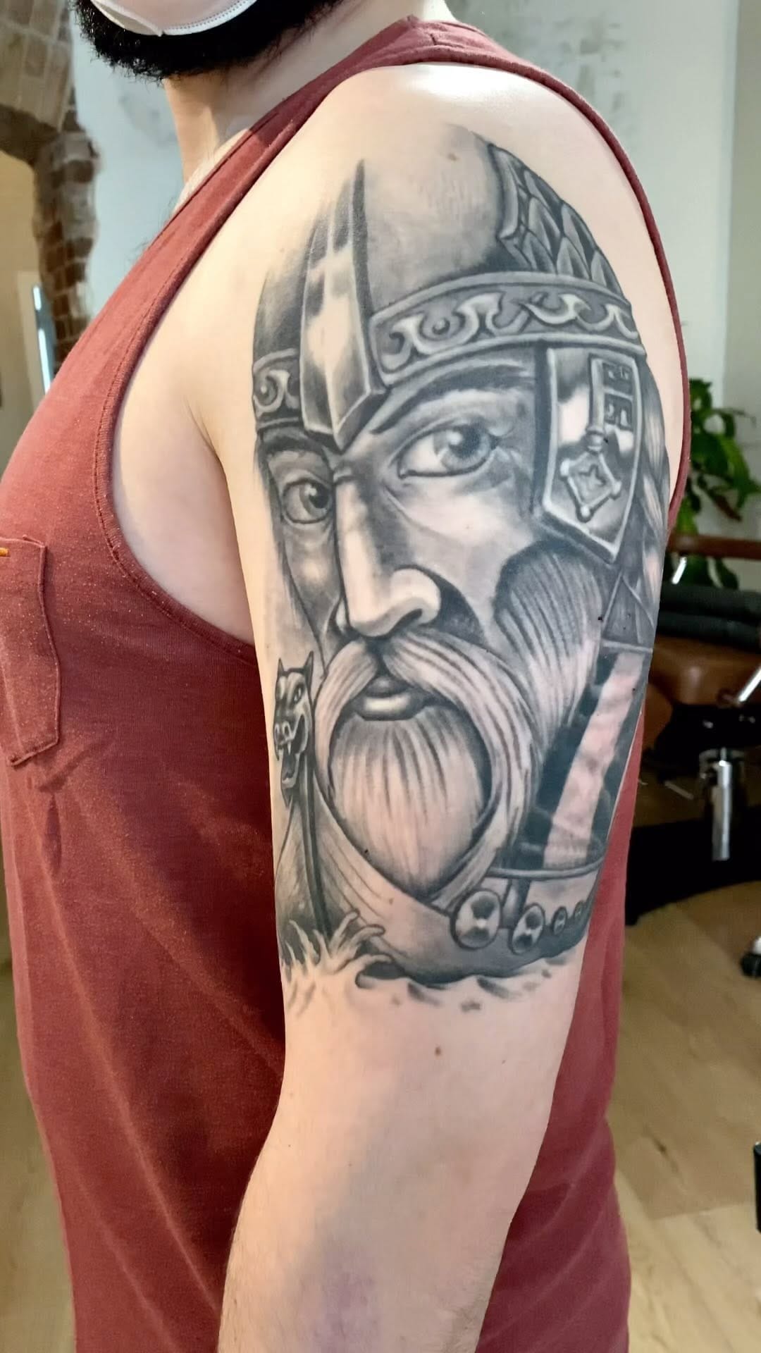 Post 8 by Leonardo Acosta | Tattoo Artist on Instagram (video)