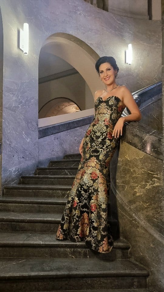 Post 2 by Adela Zaharia on Instagram (video)
