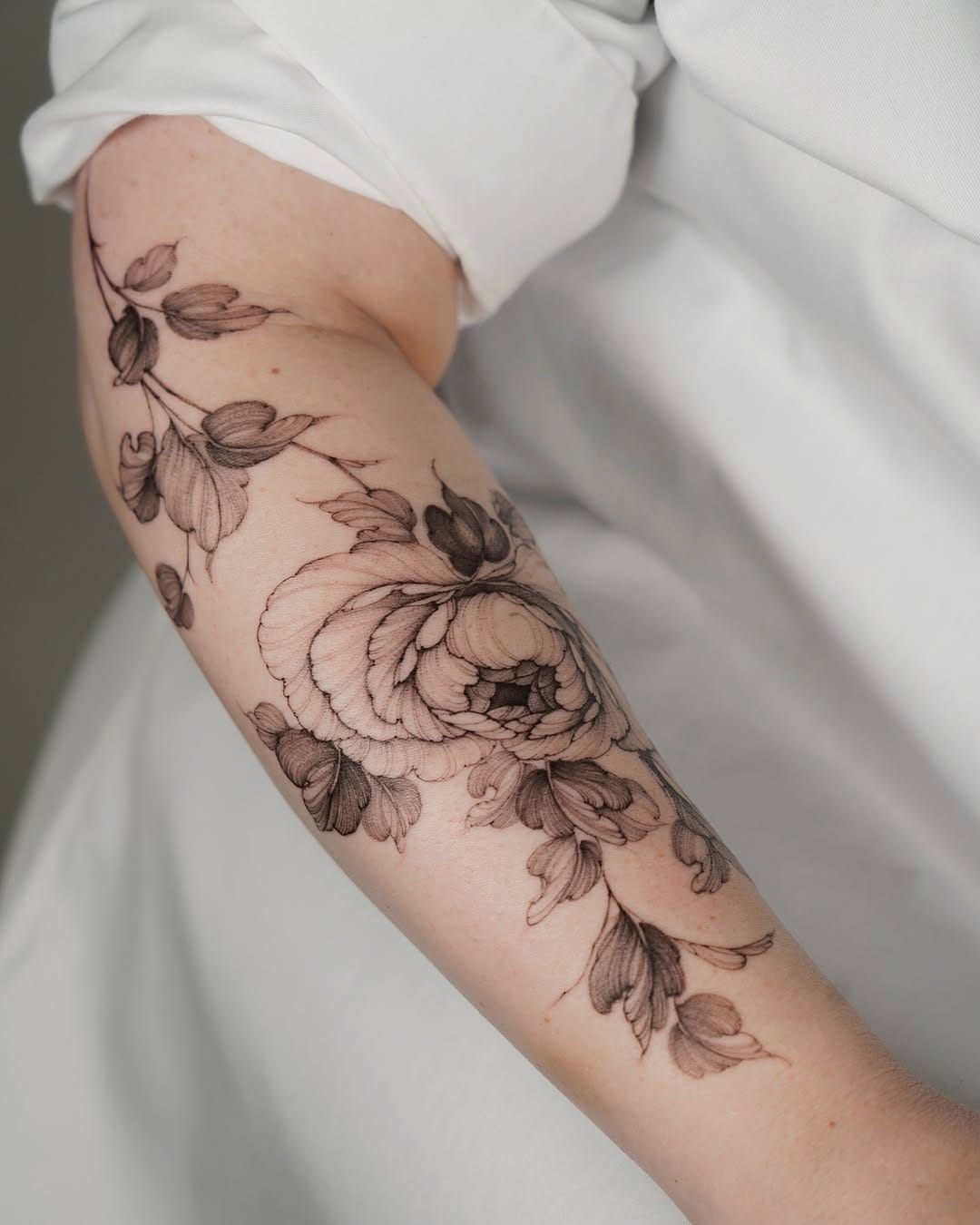 Post 7 by Kitty | Floral, fineline Tattoo Artist on Instagram (carousel)