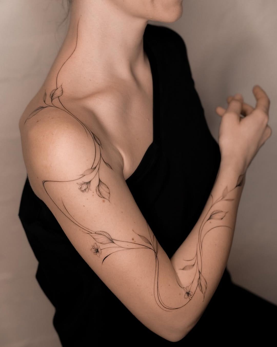 Post 10 by Evelina • TATTOO ARTIST • Paris • Amsterdam • Munich on Instagram (carousel)