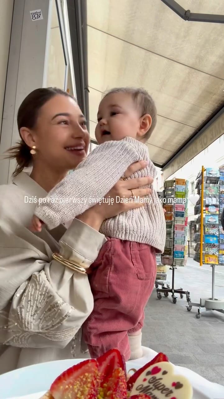 Post 3 by Viktoria Nowak on Instagram (video)