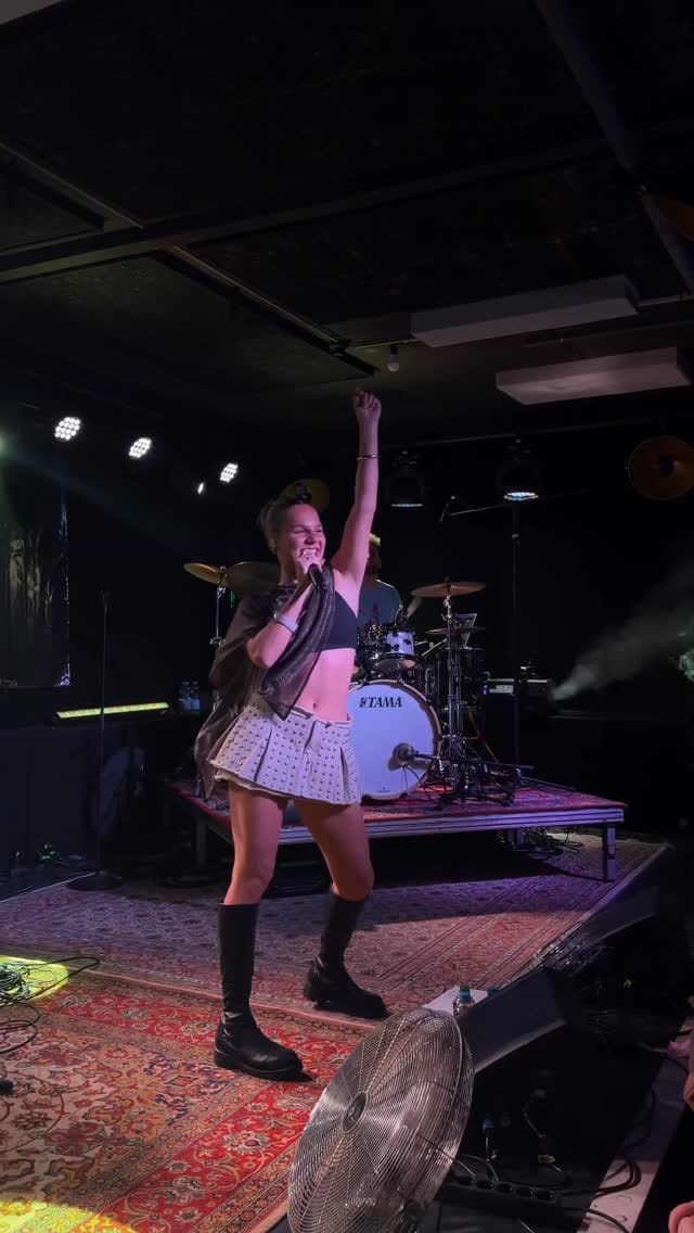 Post 3 by Sandra Hesch on Instagram (video)