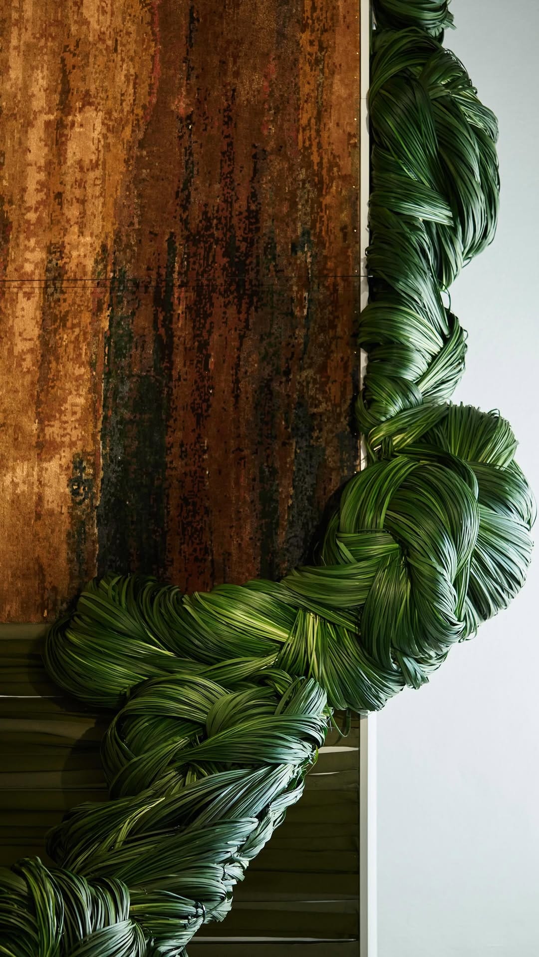 Post 4 by Valentina | Floral Artist & Botanical Set Designer on Instagram (video)