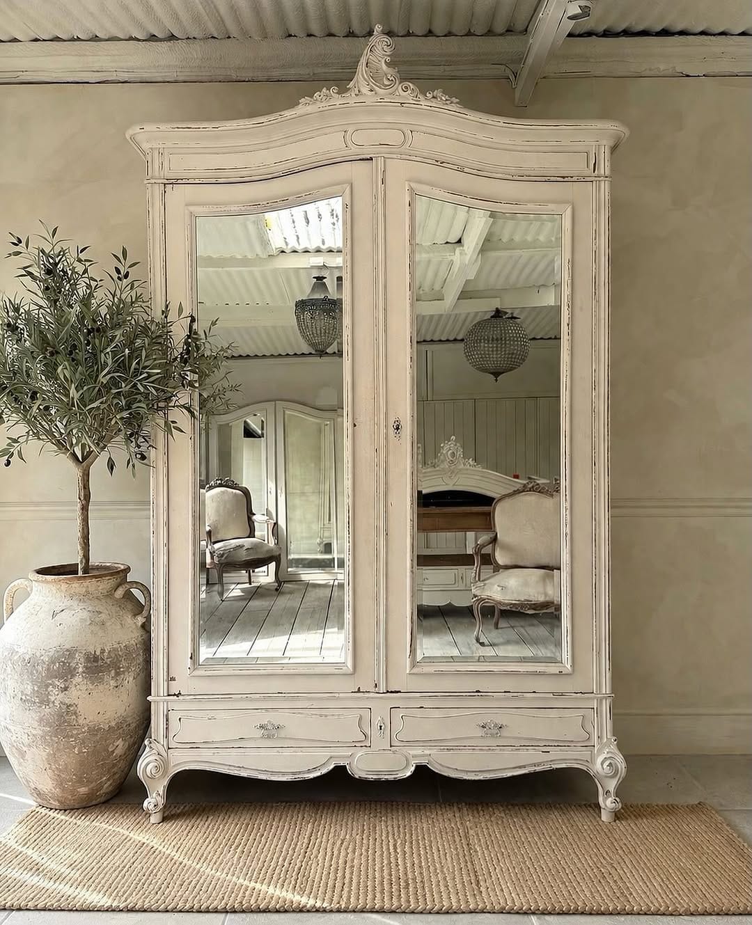 Post 6 by Priory Antiques Studio on Instagram (image)