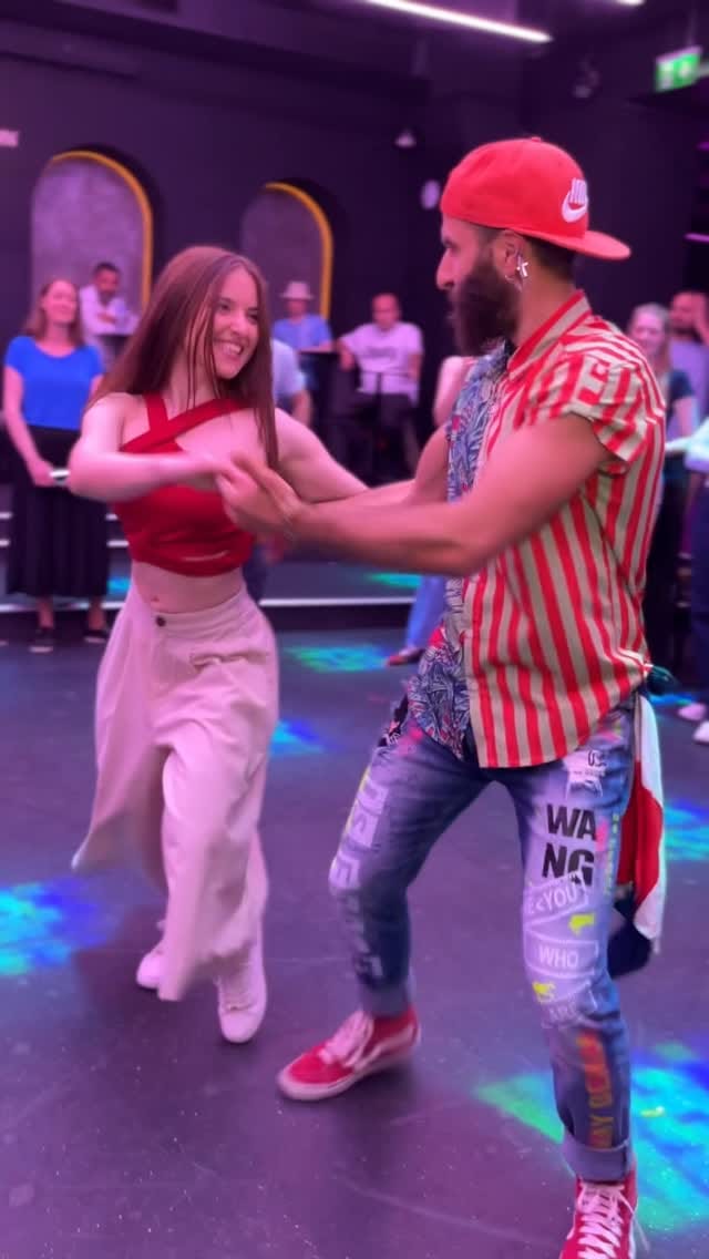 Post 7 by DANCE LEE BARBACHATA / SALSA / HIP HOP on Instagram (video)