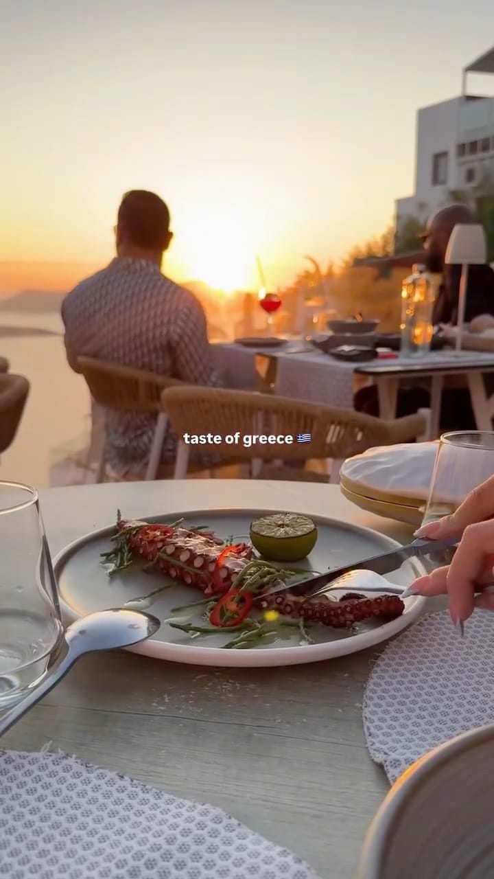 Post 6 by Karina on Instagram (video)