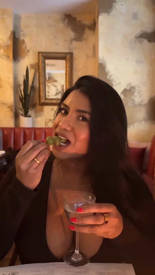 Post 7 by Janu ♡ Toronto Food & Lifestyle on Instagram (video)