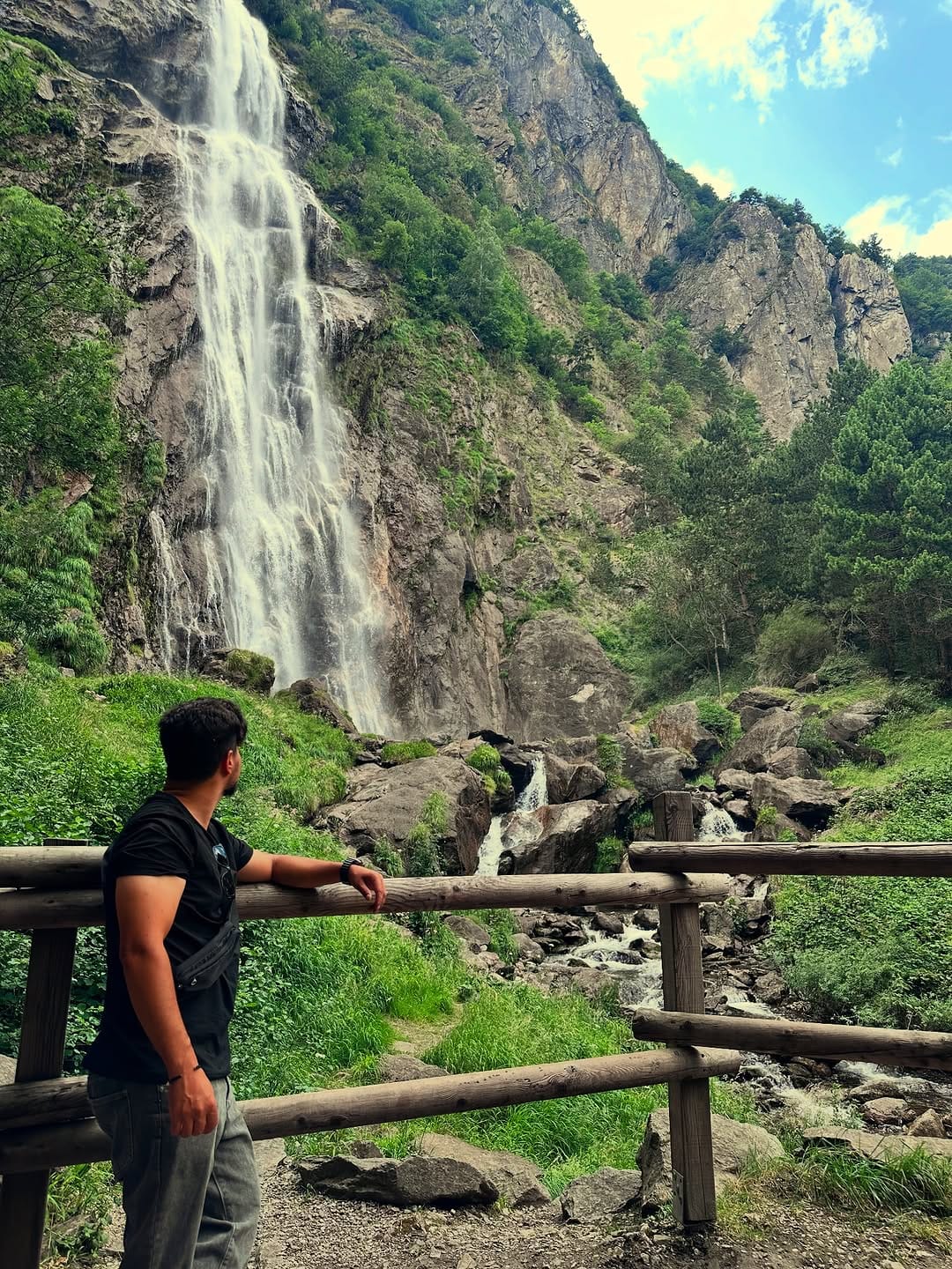Post 5 by Yahya Haidari on Instagram (image)