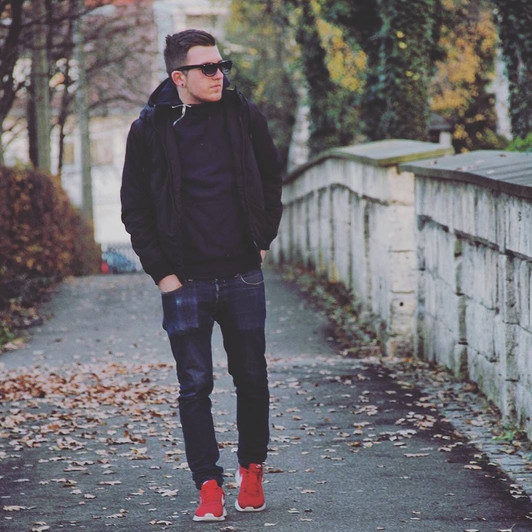 Post 3 by @allblack_____ on Instagram (image)
