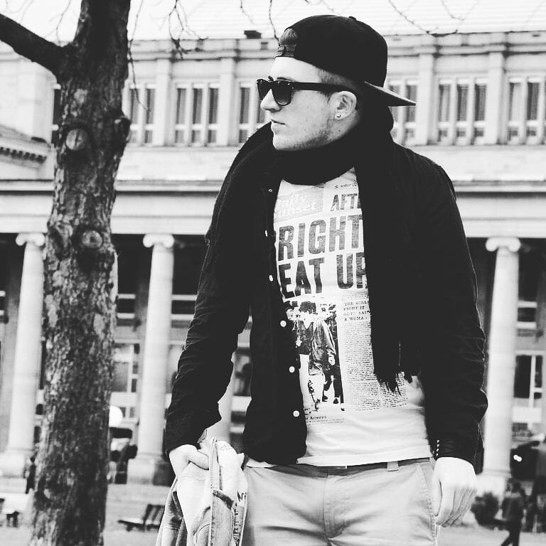 Post 4 by @allblack_____ on Instagram (image)