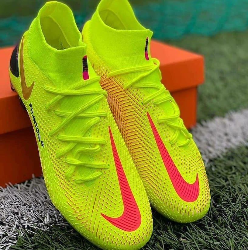 Post 5 by voetbalenzo official on Instagram (image)
